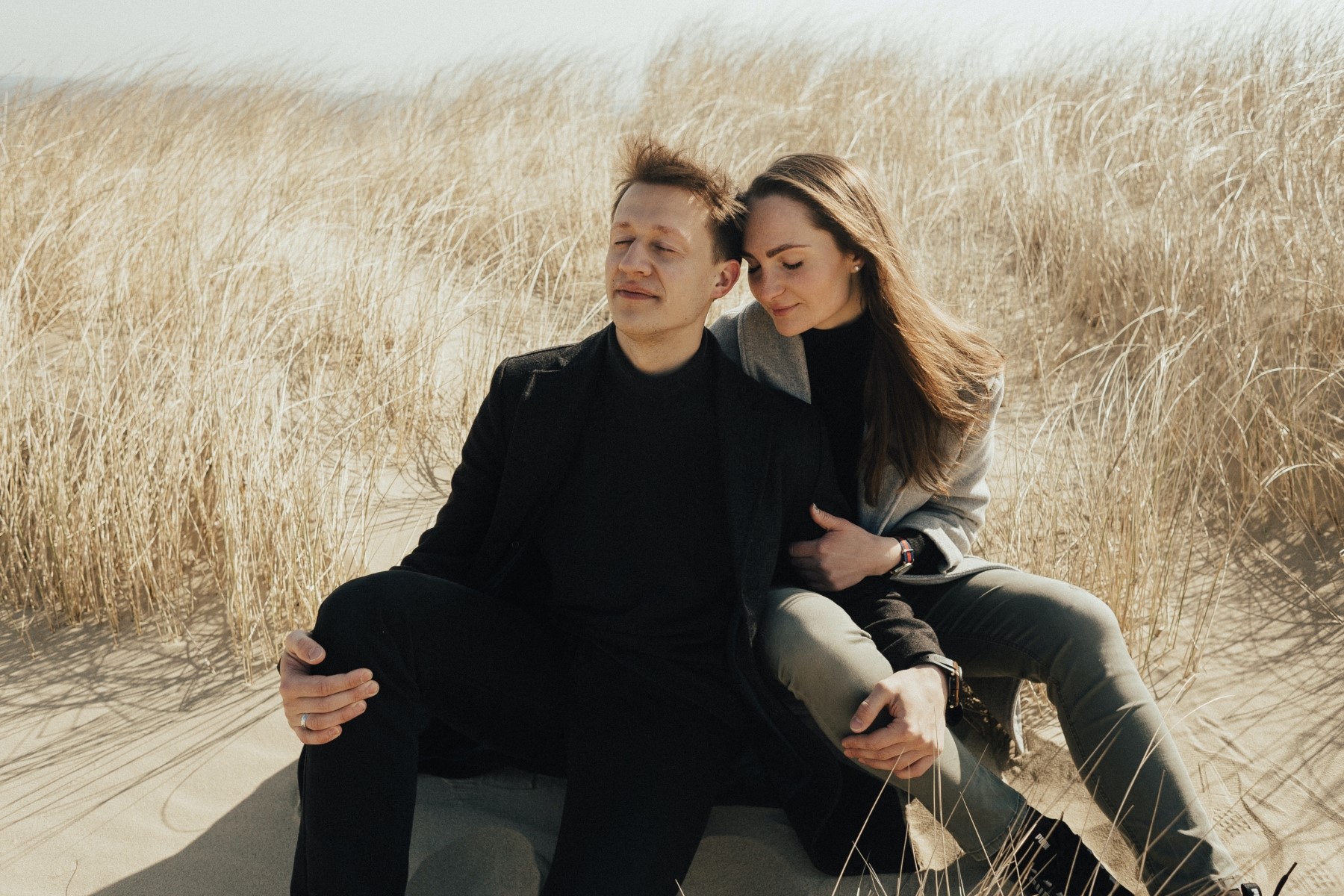 Paerchen Am Meer In Den Duenen